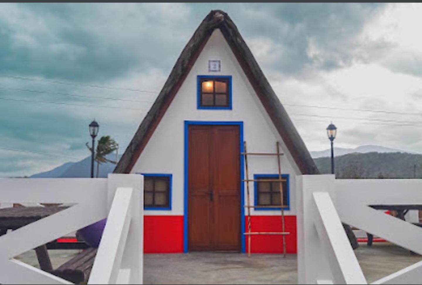 Triangle Huts Hotel Pagudpud Exterior photo