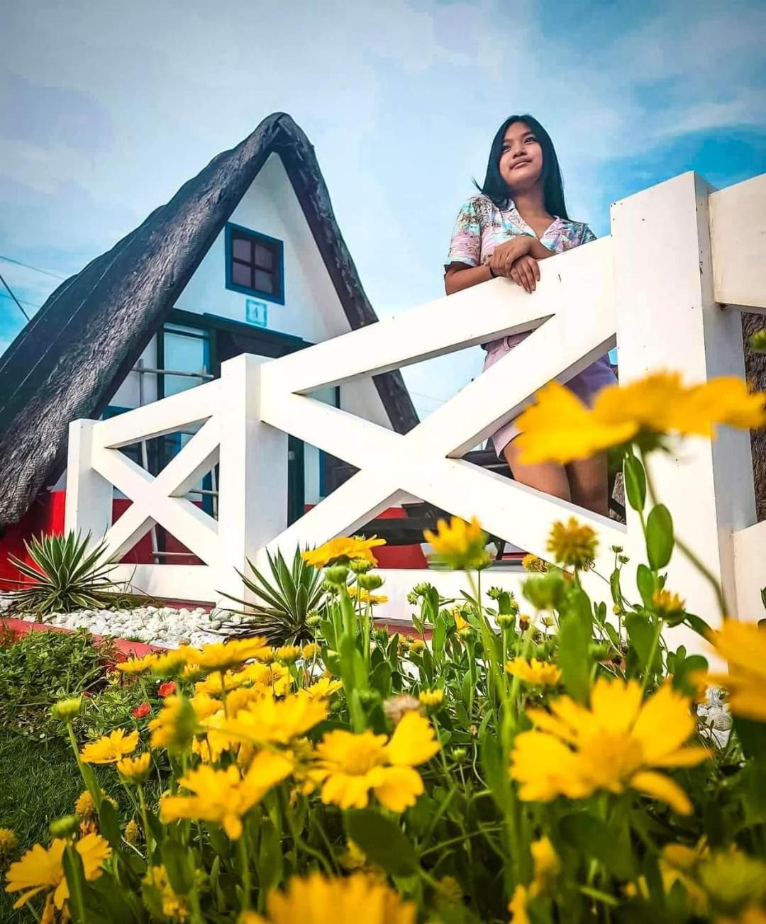 Triangle Huts Hotel Pagudpud Exterior photo